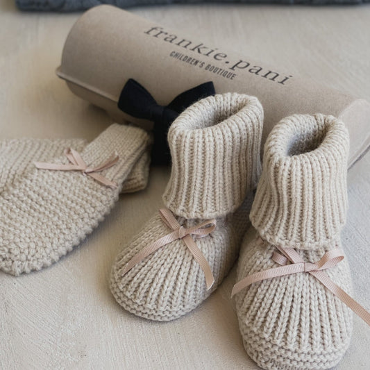 2 Piece Set Baby Pre-walker Knitted Booties and Mittens