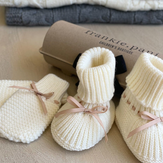 2 Piece Set Baby Pre-walker Knitted Booties and Mittens